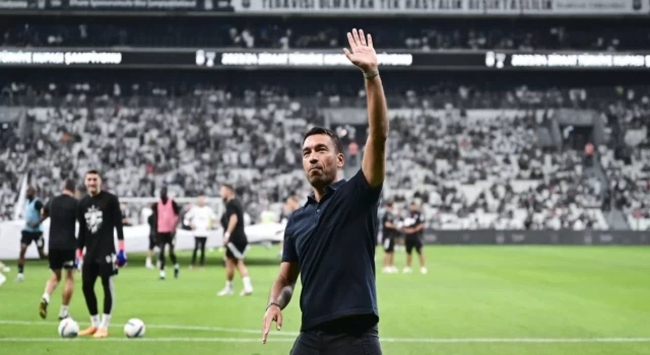 Giovanni van Bronckhorst’tan transfer konusunda önemli açıklama