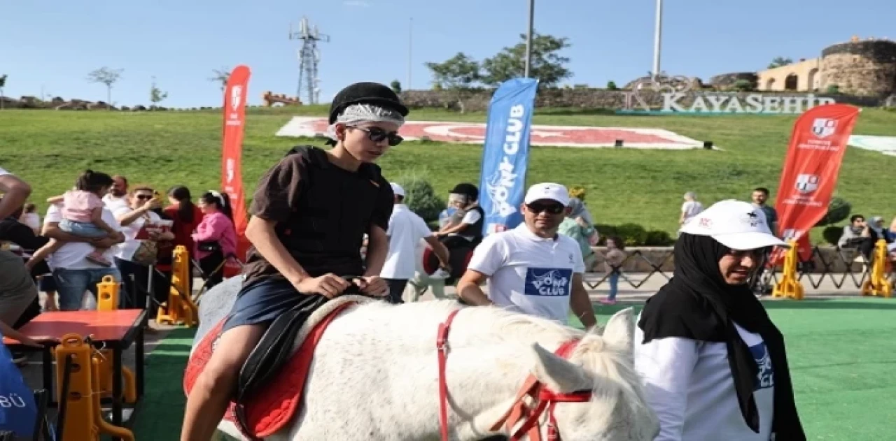 Nevşehirli çocukların ’Pony’ mutluluğu