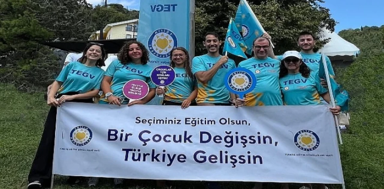 Yüzücüler TEGV’li çocuklara eğitim desteği için yarıştı