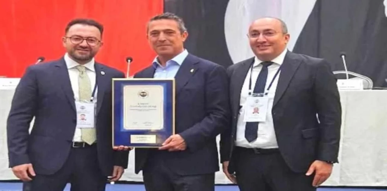 Ali Koç, Erzurum Fenerbahçeliler Derneği’ne akreditasyon belgesini verdi