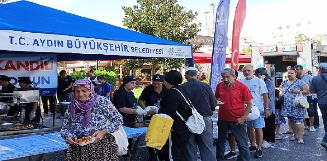 Aydın Büyükşehir Belediyesi, bu gece kutlanacak olan Mevlid Kandili nedeniyle Aydın’ın çeşitli noktalarında bulunan camilerde lokma hayrı gerçekleştirdi