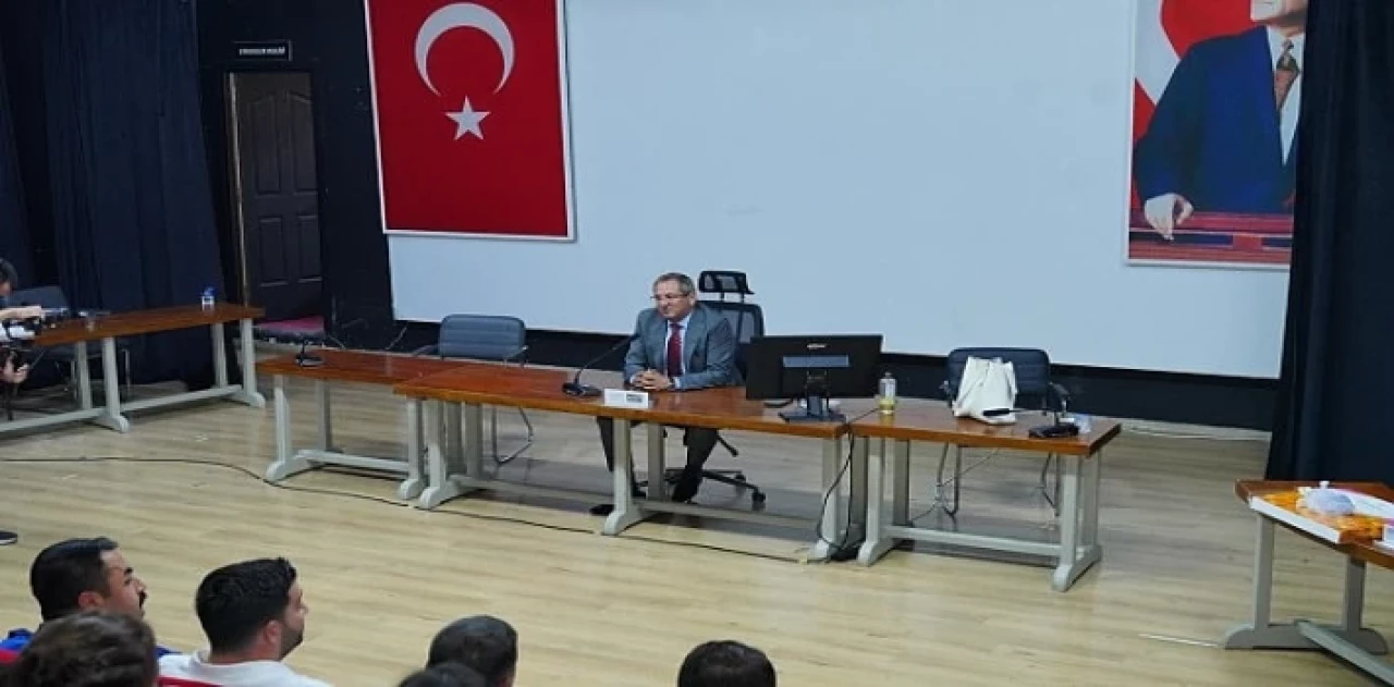 Ayvalık Belediye Başkanı Mesut Ergin, zabıta memurlarıyla bir araya geldi, zabıtaların haftalarını kutladı ve çalışmaları nedeniyle teşekkür etti