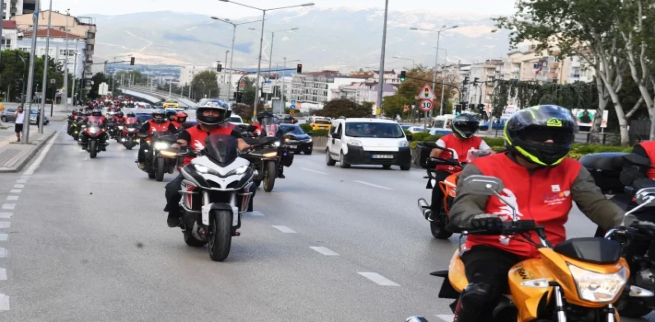 Bursa Osmangazi’den 102’inci yılda şehitlere saygı