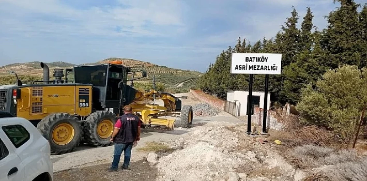 Didim Belediye Başkanı Hatice Gençay, Batıköy Mahallesi’nde uzun yıllardır yapılmayan yolun yapımını başlattı. Çalışmalar tüm hızıyla devam ediyor.