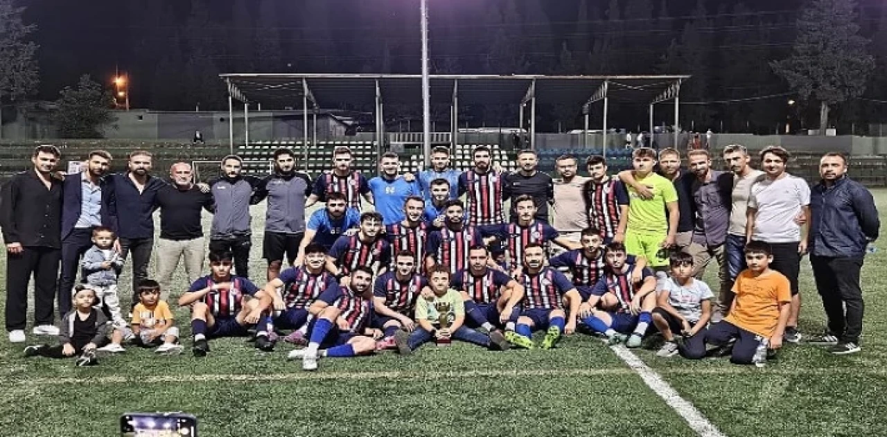 Gölcük Belediyesi 10. Başkanlık Kupası Futbol Turnuvası’nda, finalde Hisareynspor’u 1-0 yenen Harb-İş Spor şampiyon oldu.