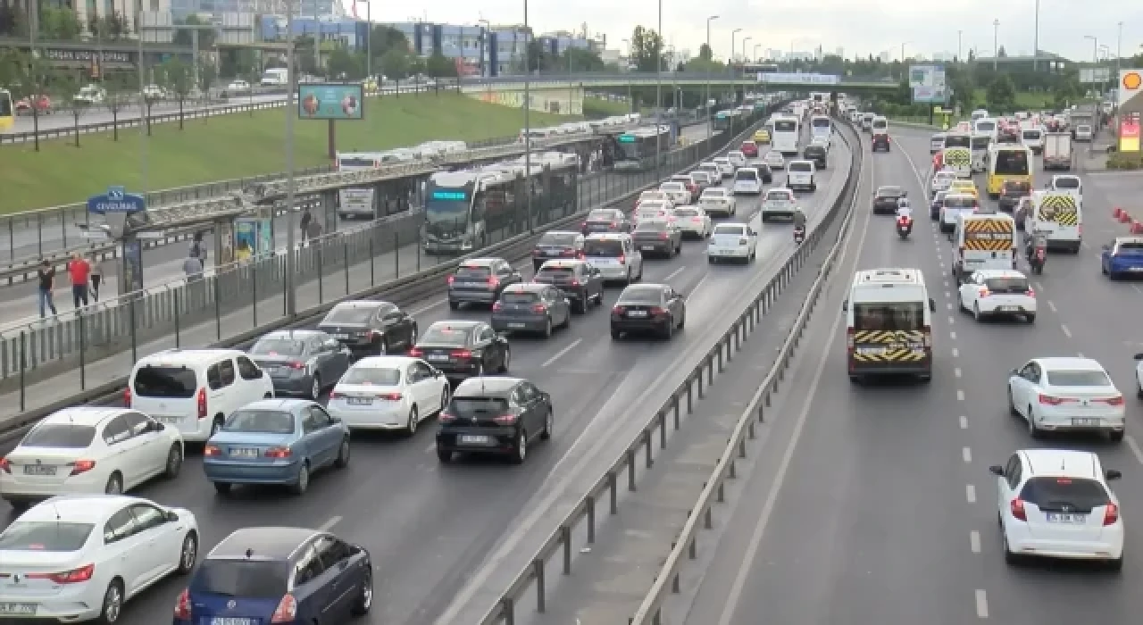 Haftanın ilk iş gününde İstanbul’da trafik yoğunluğu yüzde 72’yi gördü