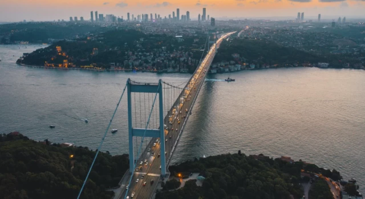 İstanbul Boğazı'nda gemi trafiği çift yönlü olarak askıya alındı