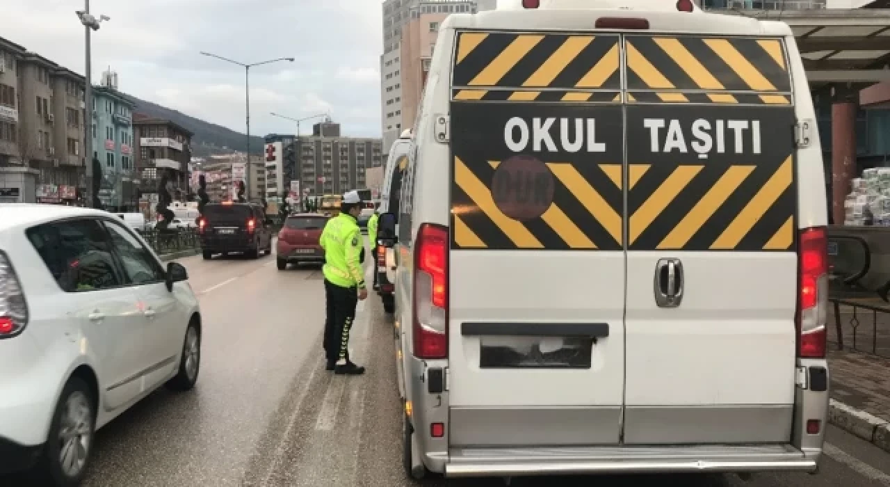 İstanbul'un sabah trafiğinde okul yoğunluğu