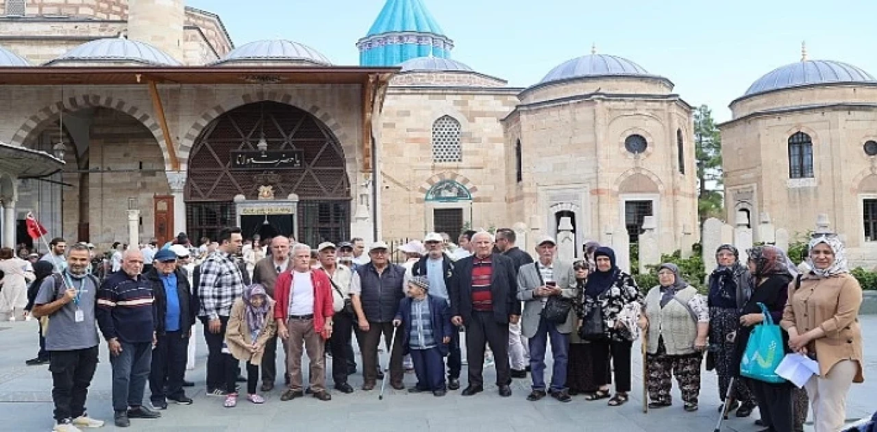 Konya Büyükşehir, Dünya Yaşlılar Günü’nde Büyüklerimizi Unutmadı