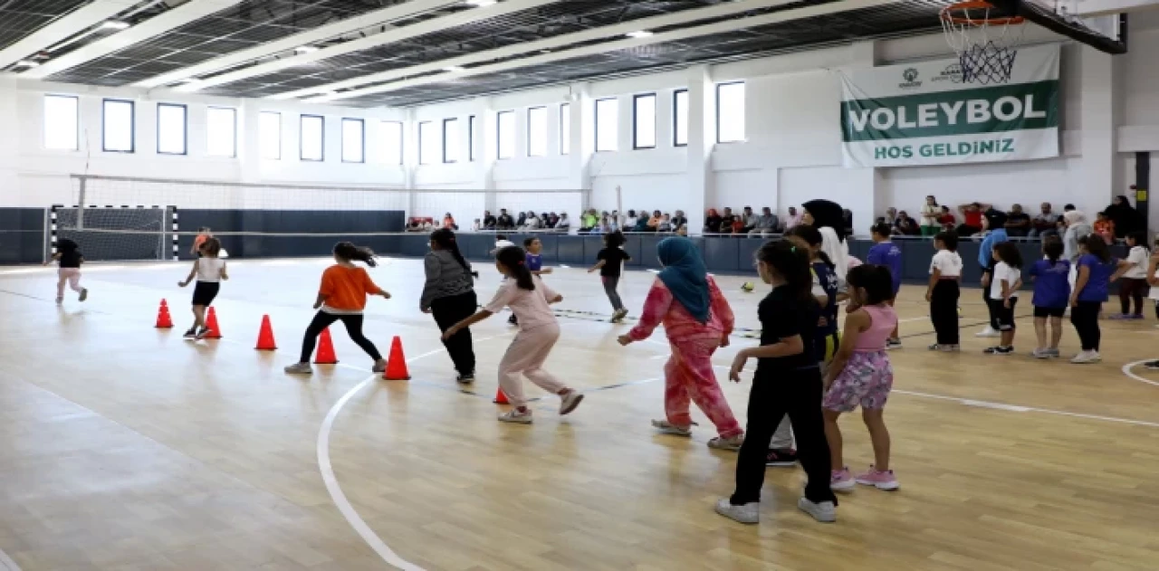 Konya Karatay’da geleceğin voleybocuları fileyle buluştu