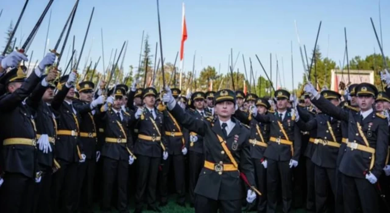 "Mustafa Kemal'in askerleriyiz' diyerek yemin eden teğmenlere soruşturma" iddiası yalanlandı