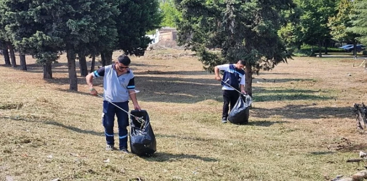 Park ve bahçelerde sonbahar temizliği