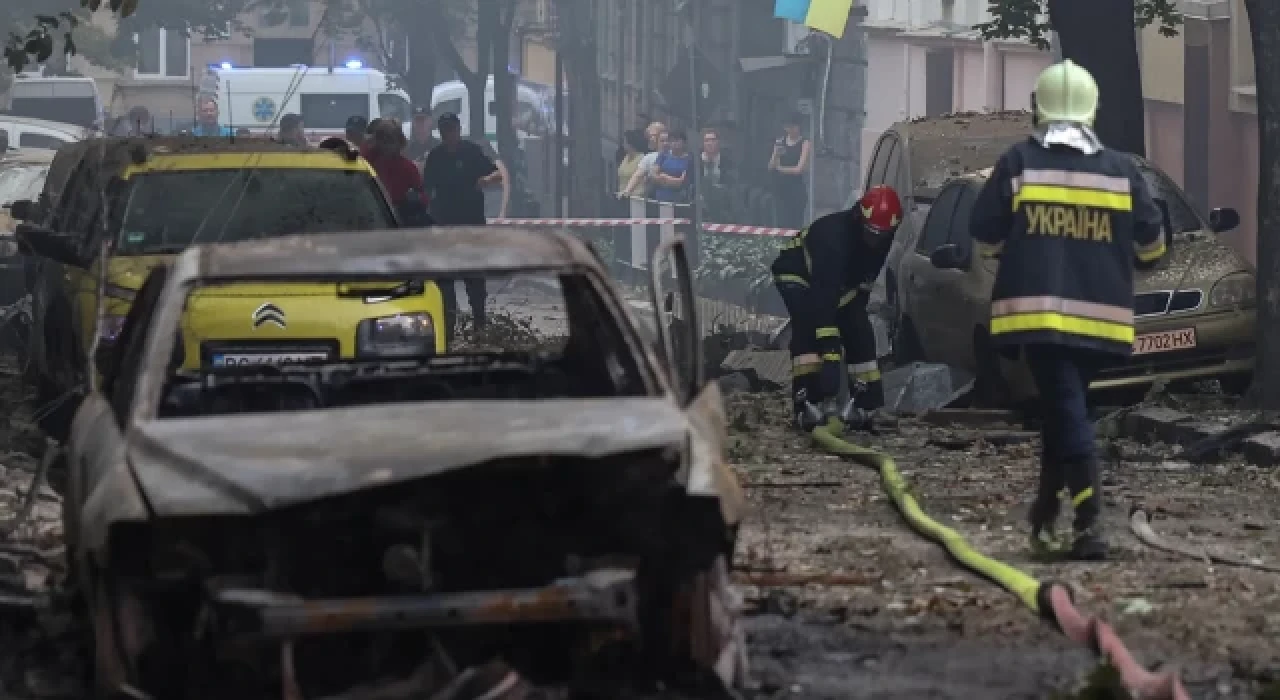 Rusya’nın Lviv'e gerçekleştirdiği saldırıda 3’ü çocuk olmak üzere 7 kişi yaşamını yitirdi