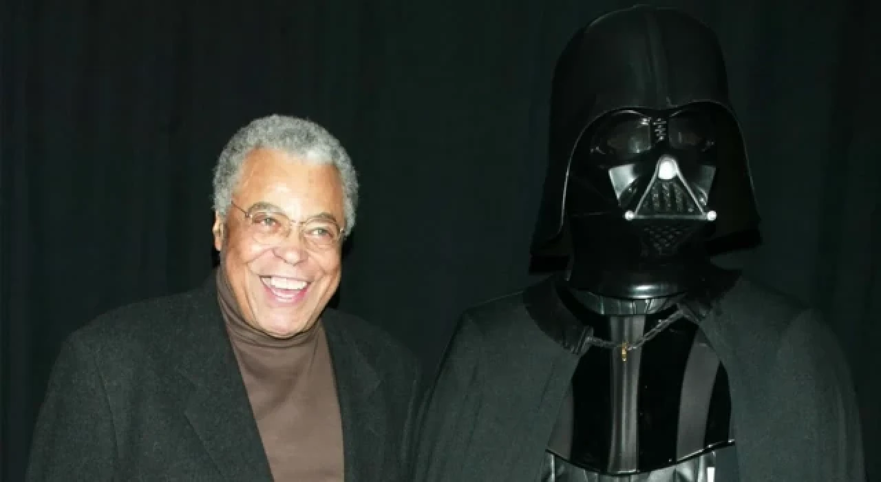 Star Wars'ın ikonik karakteri ‘Darth Vader’e ses veren James Earl Jones 93 yaşında yaşamını yitirdi