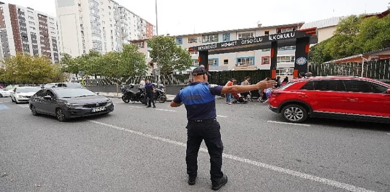 Zabıta ekipleri öğrenciler için görev başında