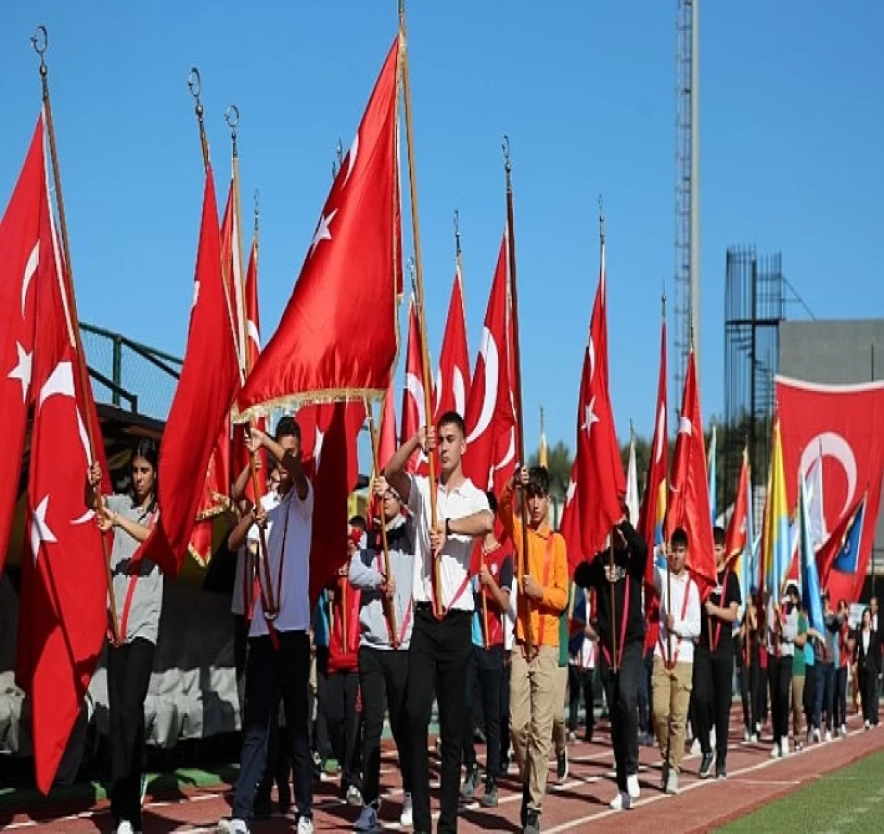 Aliağa, Cumhuriyetin 101. Yılında Atatürk Stadında Buluştu