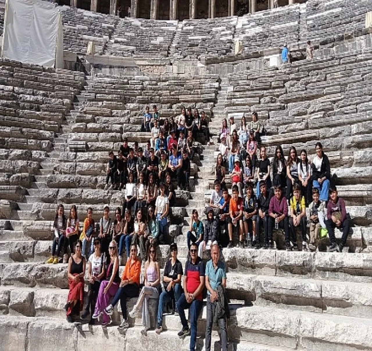 Antalya Büyükşehir’den Cumhuriyet Haftasında Çocuklara Aspendos-Side Tanıtım Gezisi