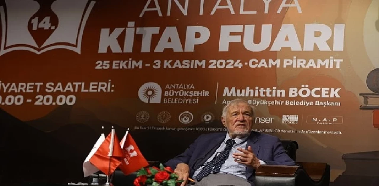 Antalya Kitap Fuarı’nda İlber Ortaylı’ya büyük ilgi