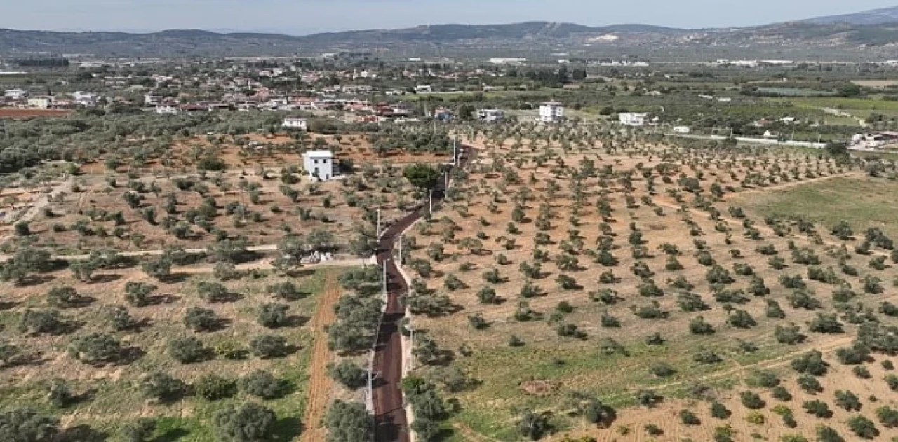 Büyükşehir’den çevre yerleşimlerde sathi kaplama atağı  14 ilçede 200 kilometrelik ova yolu düzenlendi