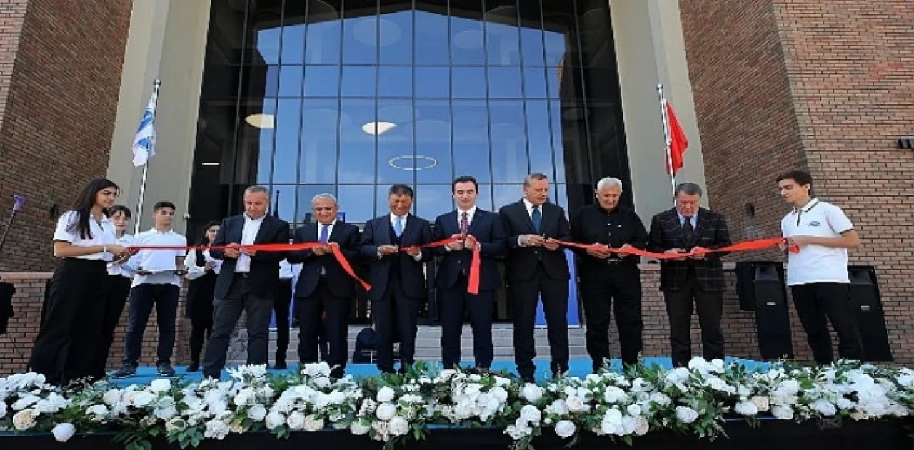 Eren Holding Yönetim Kurulu Başkanı Ahmet Eren: “Türkiye’de bu okulun bir benzeri zor olacak”