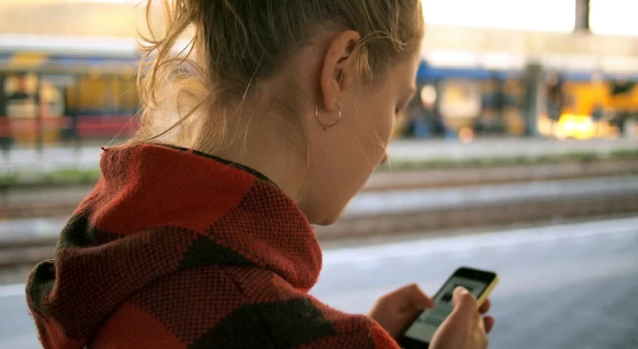 Halka açık yerde Wi-Fi kullananları bekleyen büyük tehlike: Bankadaki paranızdan olabilirsiniz!