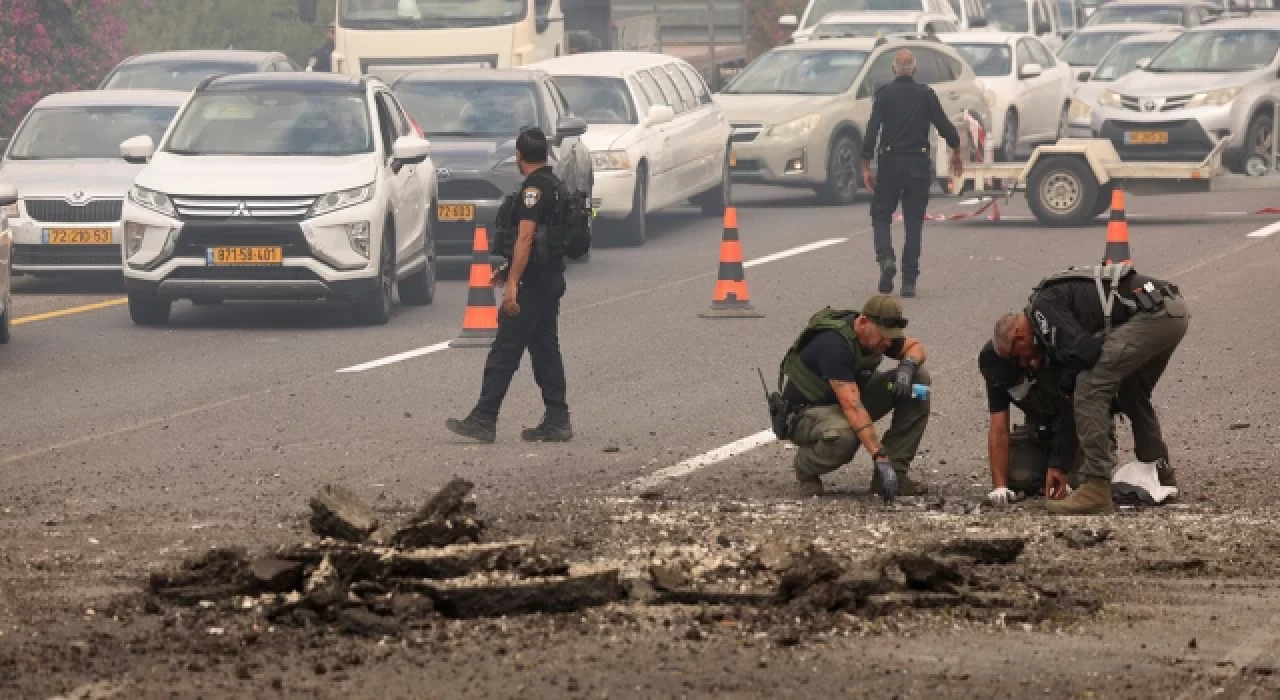 Hizbullah’ın Lübnan’dan gönderdiği roket, Tel Aviv yakınlarındaki otoyola düştü