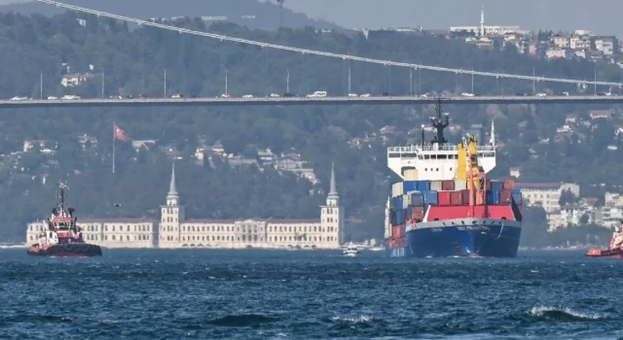 İstanbul Boğazı'nda deniz trafiği çift yönlü askıya alındı