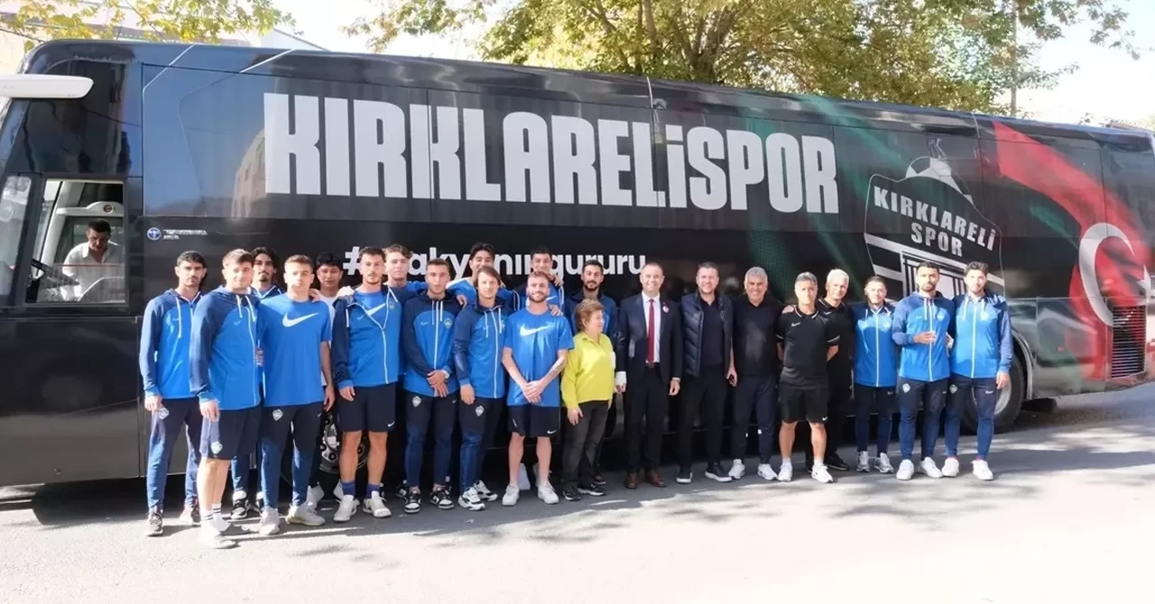 Kırklareli Belediyesi, Kırklarelispor’a yeni takım otobüsü tahsis etti