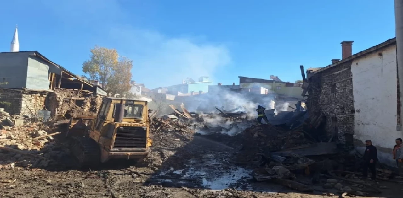 Konya Milletvekili Hakan Özer, Doğanbey’deki yangın bölgesinde