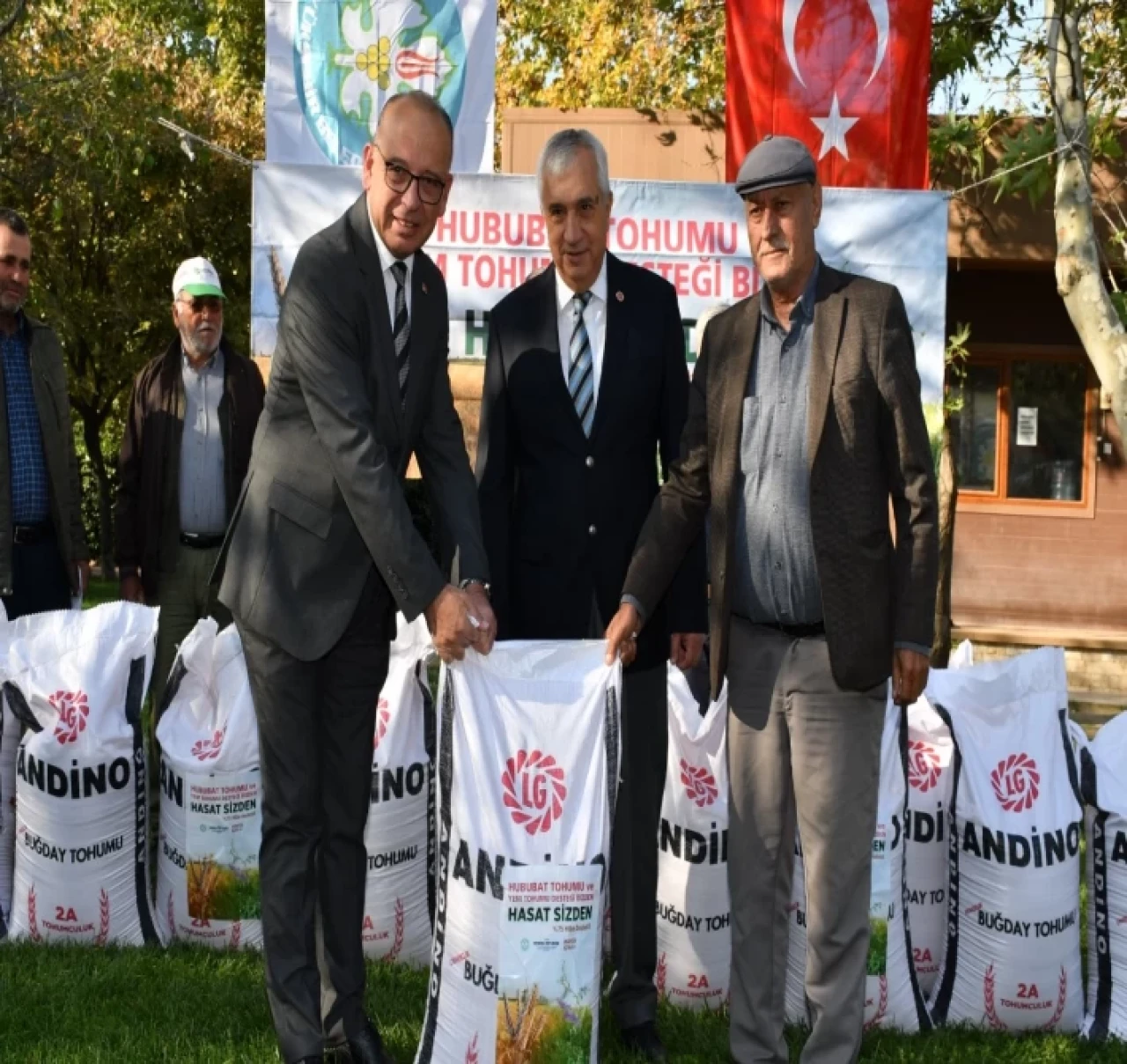 Manisa Büyükşehir’den çiftçilere tohum desteği