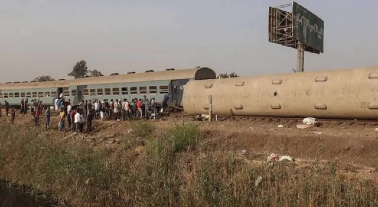 Mısır'da tren kazası: Yaralılar var