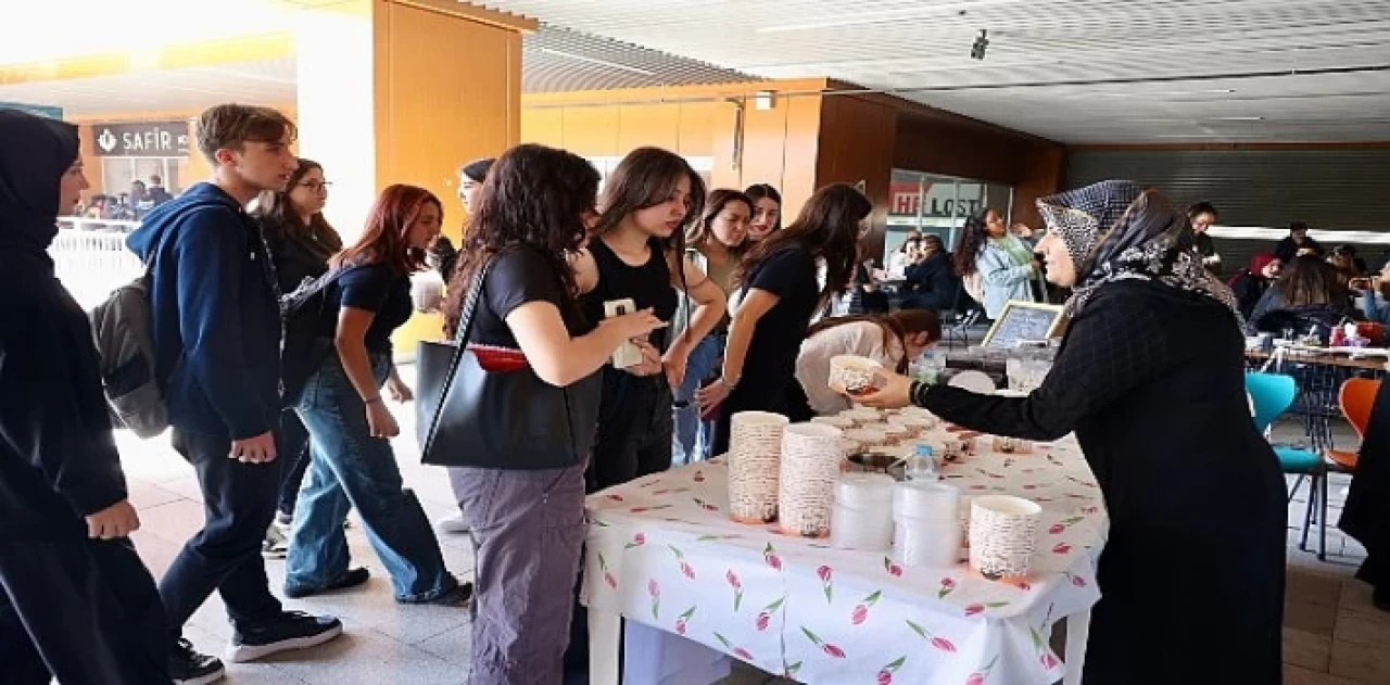 Nevşehir Belediyesi Gençlik Ofisi’nden Anlamlı Etkinlik: Anne Eli Kermesi