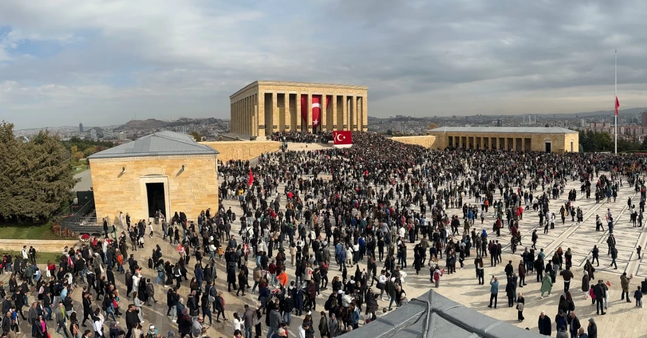 10 Kasım'da Anıtkabir'i 1 milyon 92 bin 365 kişi ziyaret etti