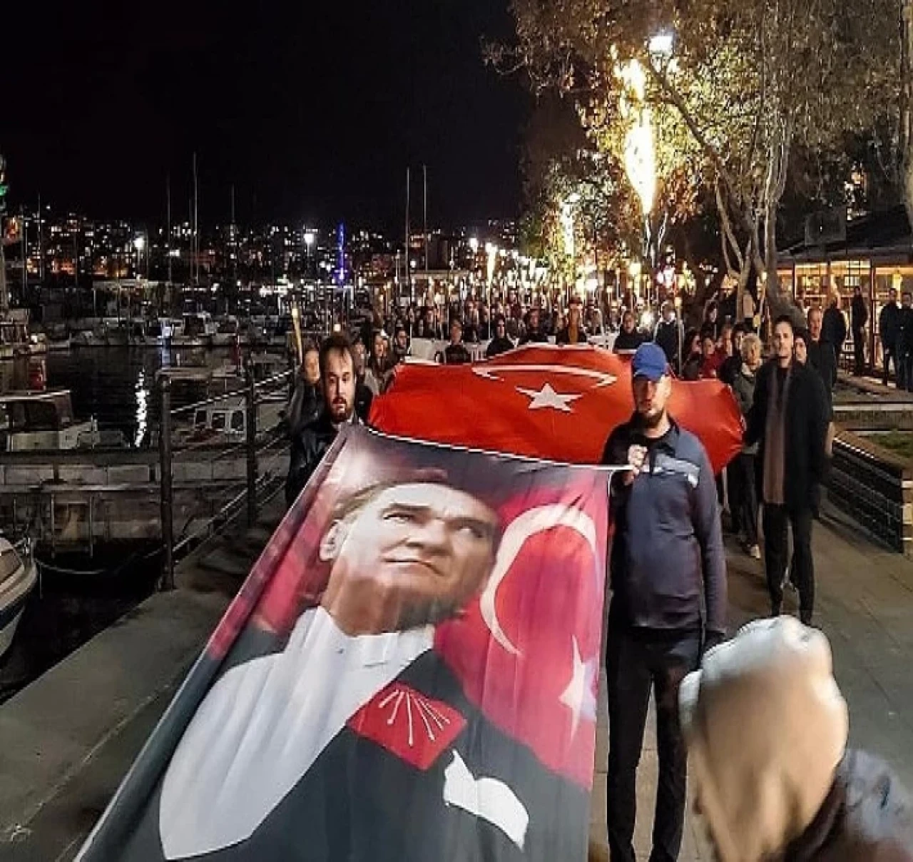 Çanakkale’de Atatürk Sevdalıları, Ata’ya Saygı İçin Yürüdü