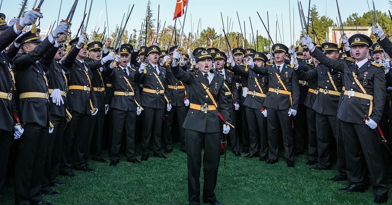 CHP'den soruşturma açılan teğmenlere destek: "Rahatsız olunan yemin değil, 'Mustafa Kemal'in askerleriyiz' ifadesi"