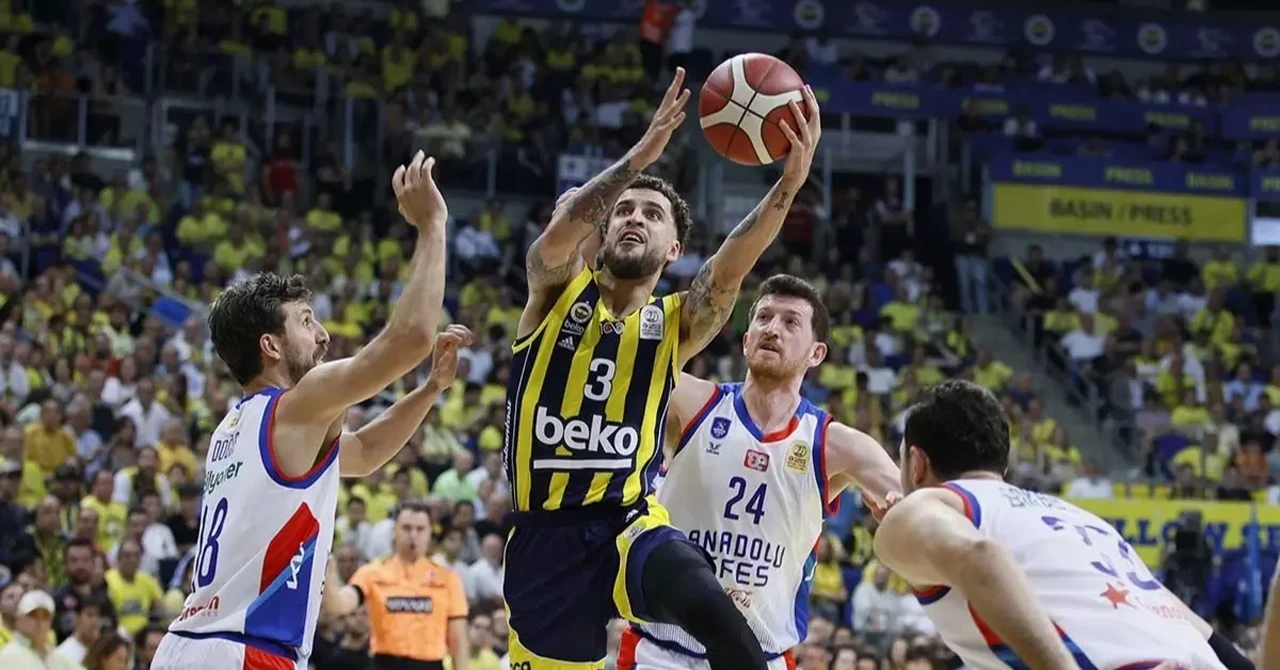 Fenerbahçe Beko, Anadolu Efes'i farklı mağlup etti