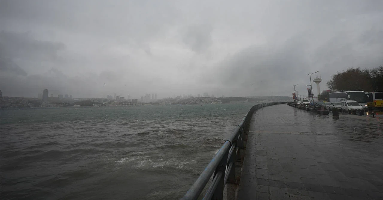 İstanbul'da sağanak yağış ve lodos etkili oldu