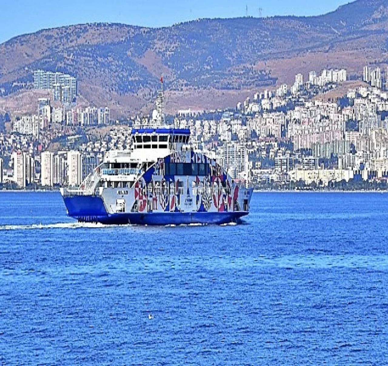 İzmir Büyükşehir Belediyesi İZDENİZ Genel Müdürlüğü’nün işlettiği araba vapurlarının ücret tarifesinde düzenlemeye gidildi