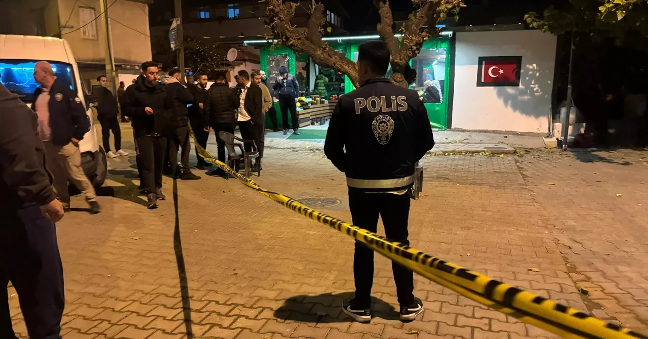 İzmir'de silahlı saldırı: 3 polis yaralandı, saldırgan yakalandı