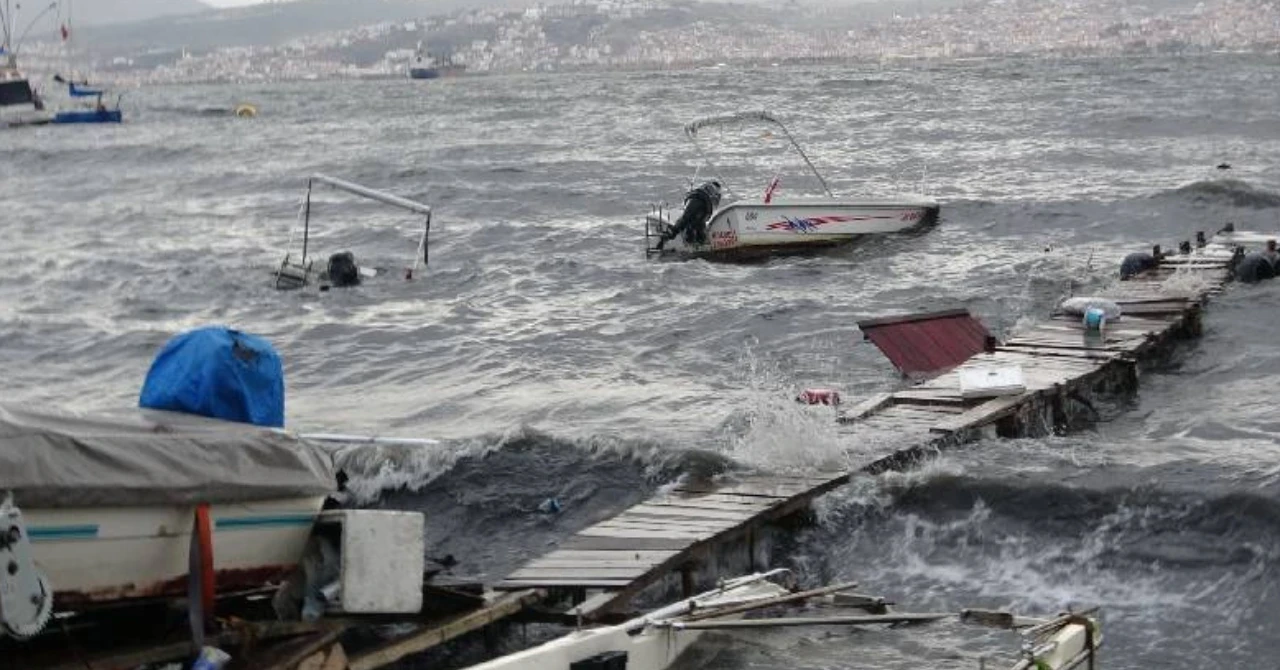 Kocaeli’de sağanak ve fırtına tekneleri batırdı