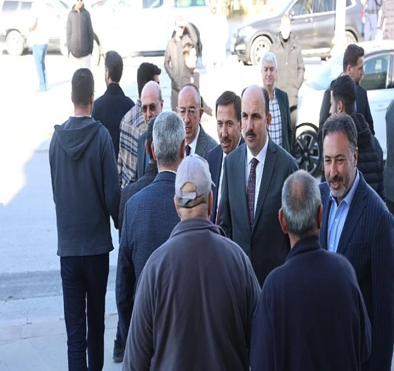 Milletvekili Özer, Başkan Altay ve İlçe Belediye Başkanları Beyşehirliler Yapıcı Camii’nde Vatandaşlarla Buluştu