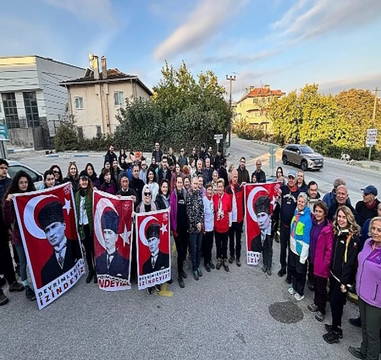 Mysia Yolları’nda Atatürk’ü anma yürüyüşü