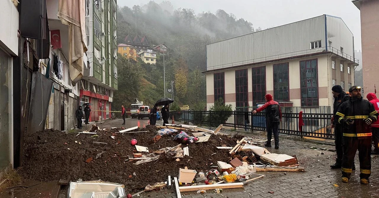 Rize'nin Çayeli ilçesinde heyelan: 1 ölü 3 yaralı