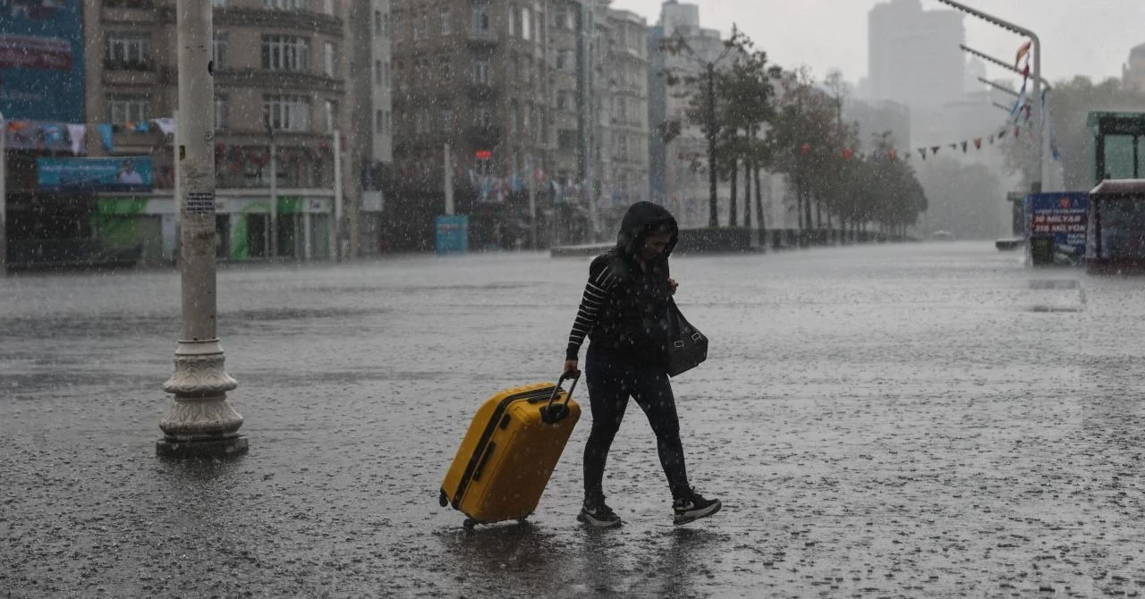 AKOM'dan İstanbul için kuvvetli yağış ve fırtına uyarısı!