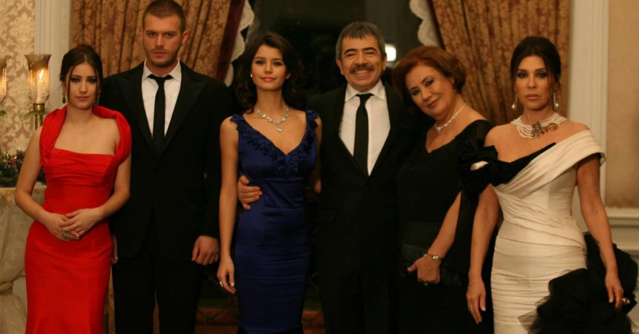 Beren Saat, Selçuk Yöntem ve Hazal Kaya yıllar sonra aynı karede…