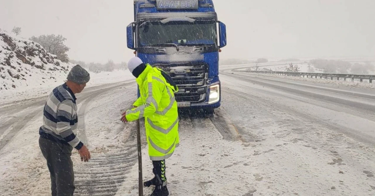 Bingöl'de 191 yerleşim yerinin yolu ulaşıma kapandı