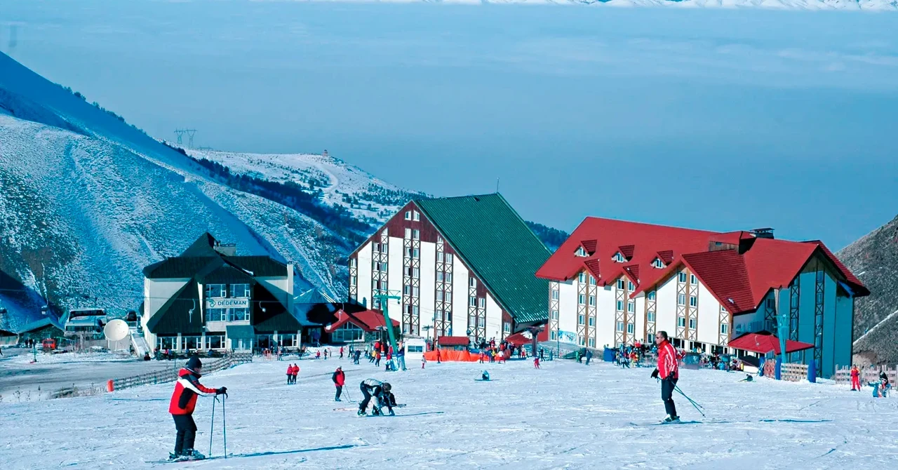 Erzurum Valiliği, Palandöken Kayak Merkezinde alkollü olarak kayak yapanların kartlarını iptal etme kararı aldı