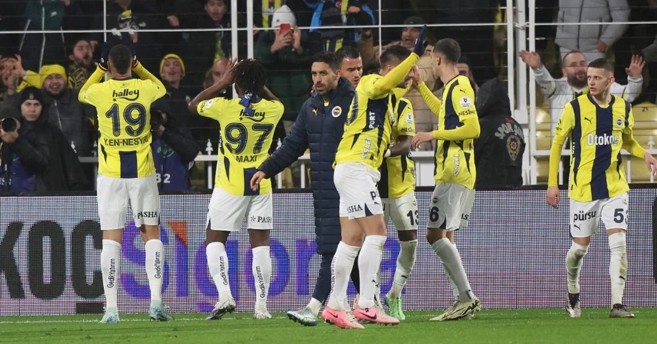 Fenerbahçe 10 kişi kaldığı maçta Başakşehir’i 3-1 mağlup etti