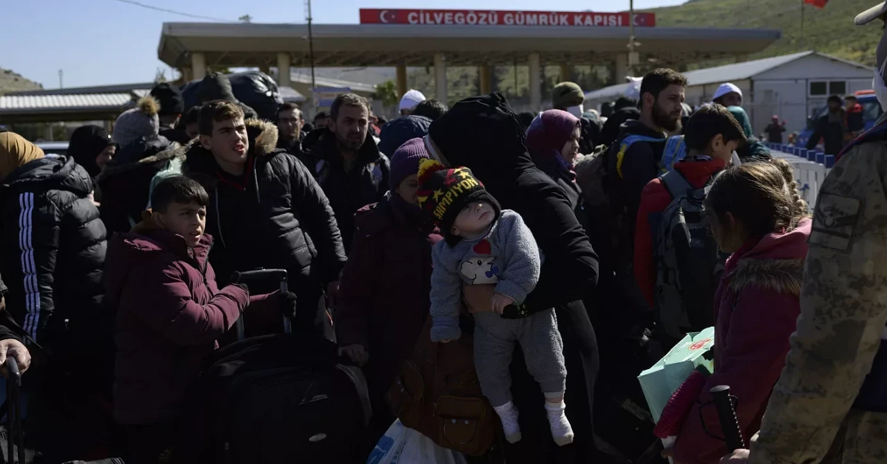 İçişleri Bakanı Ali Yerlikaya ülkesine dönen Suriyeli sayısını açıkladı