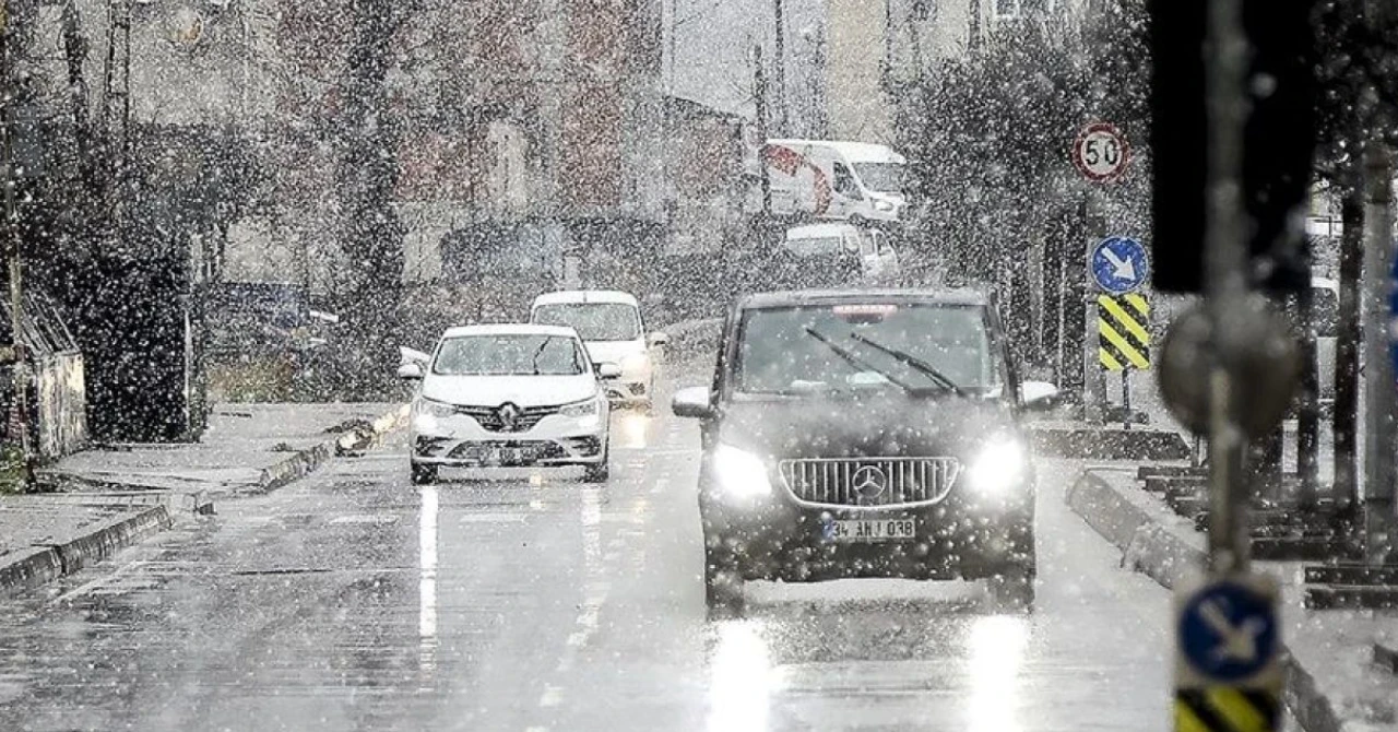 İstanbul'un o ilçelerinde kar yağışı başladı!